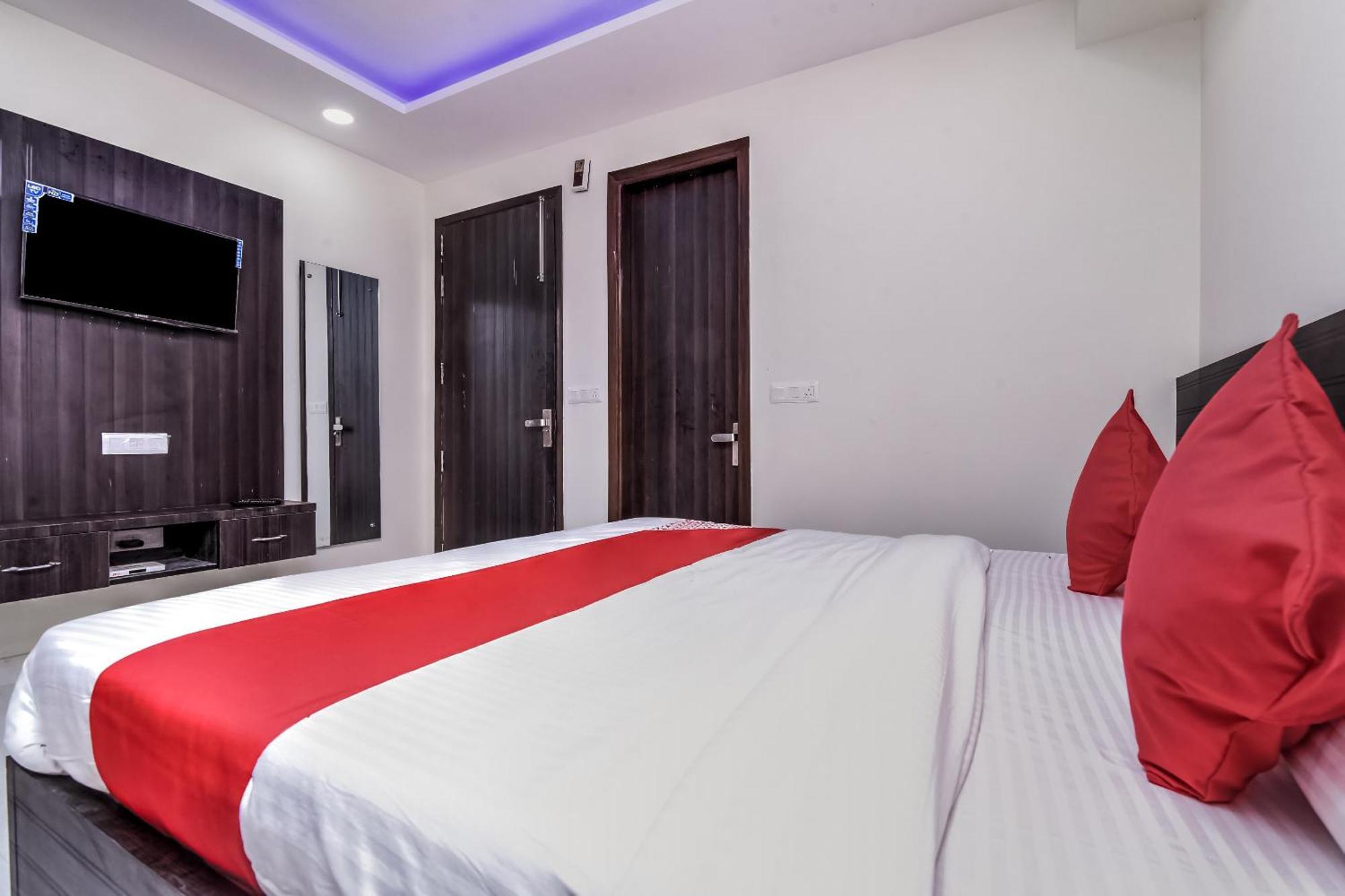 Hotel Aerostar Gold - Opposite Max Healthcare Delhi  Extérieur photo