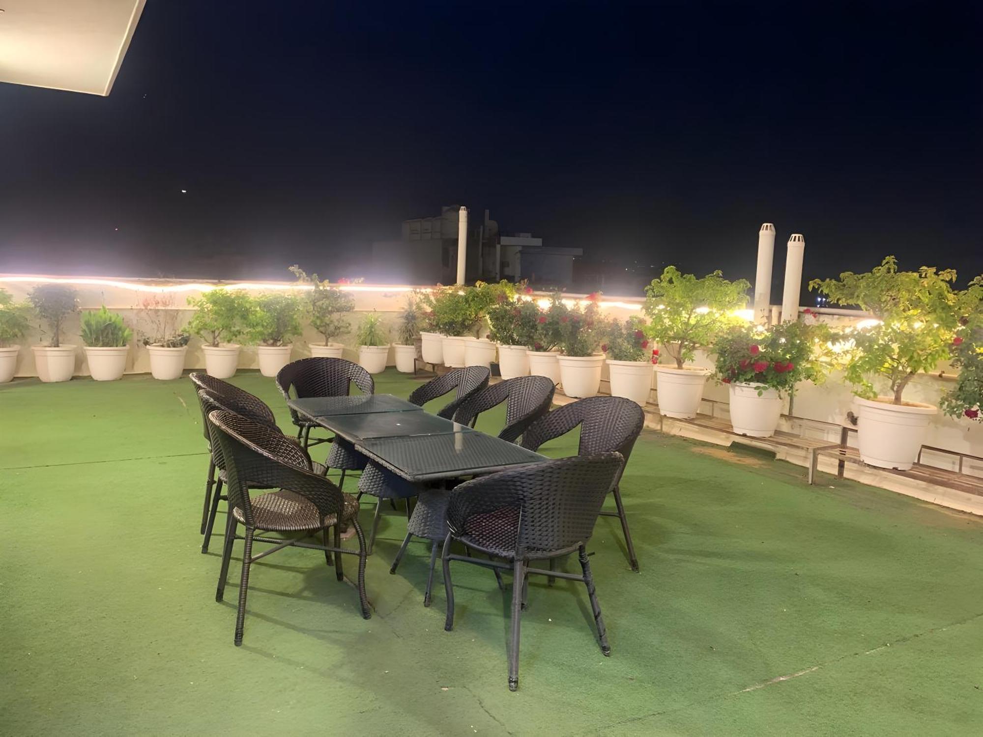 Hotel Aerostar Gold - Opposite Max Healthcare Delhi  Extérieur photo