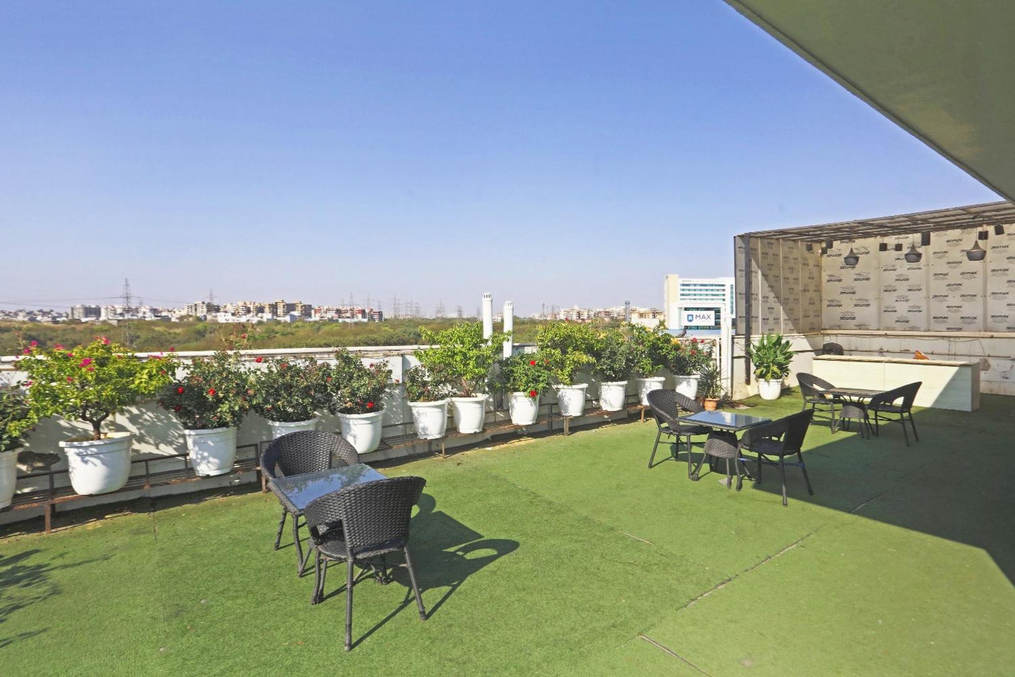 Hotel Aerostar Gold - Opposite Max Healthcare Delhi  Extérieur photo