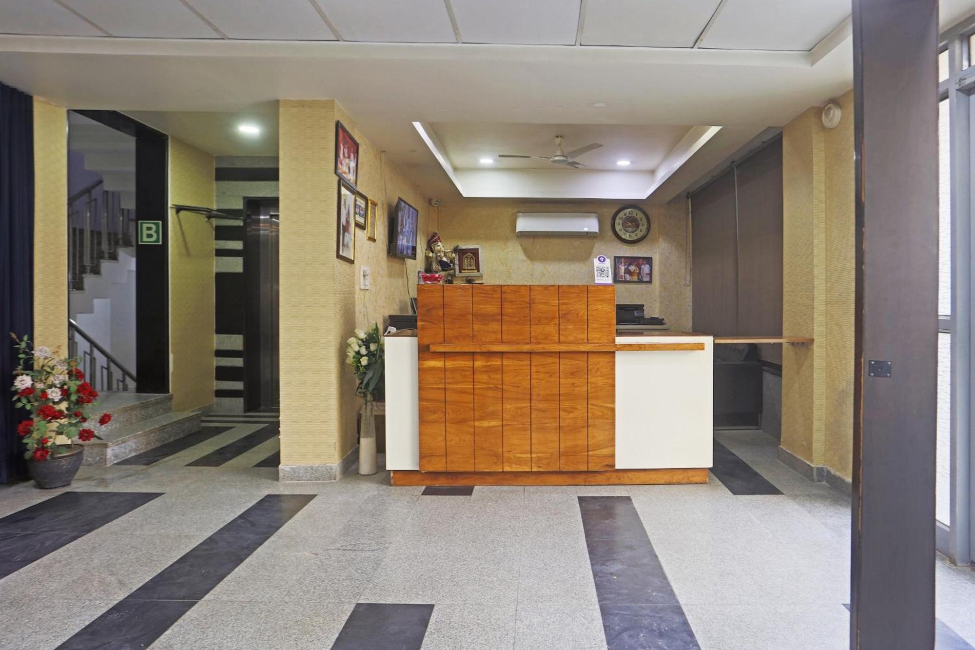 Hotel Aerostar Gold - Opposite Max Healthcare Delhi  Extérieur photo