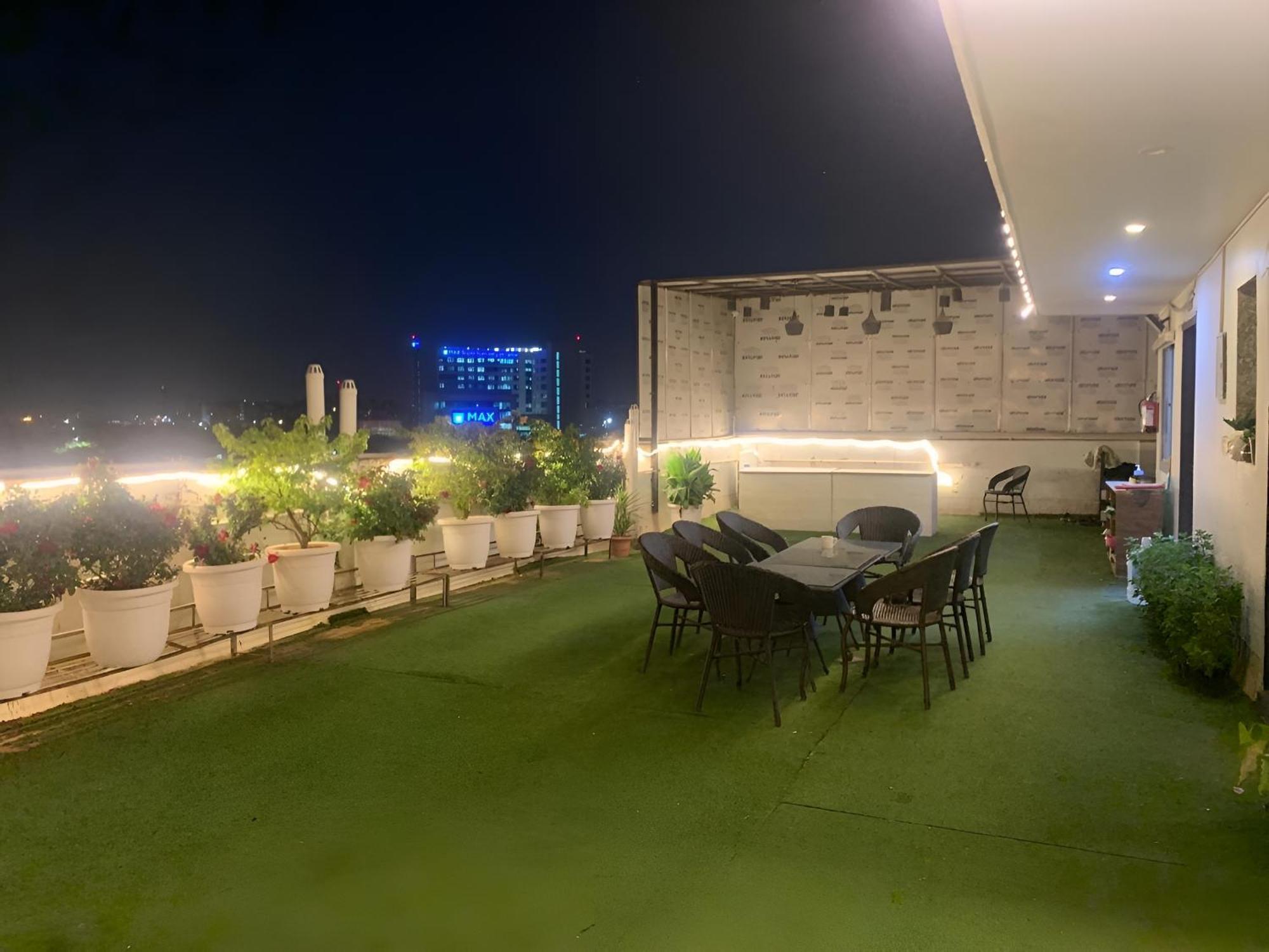 Hotel Aerostar Gold - Opposite Max Healthcare Delhi  Extérieur photo