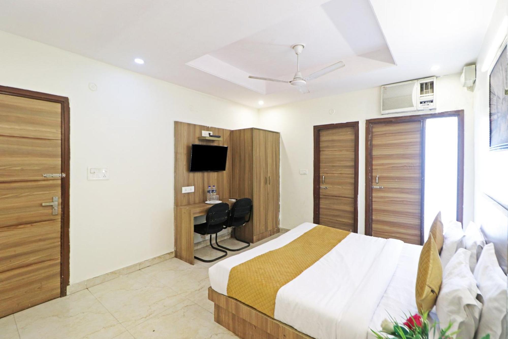 Hotel Aerostar Gold - Opposite Max Healthcare Delhi  Extérieur photo
