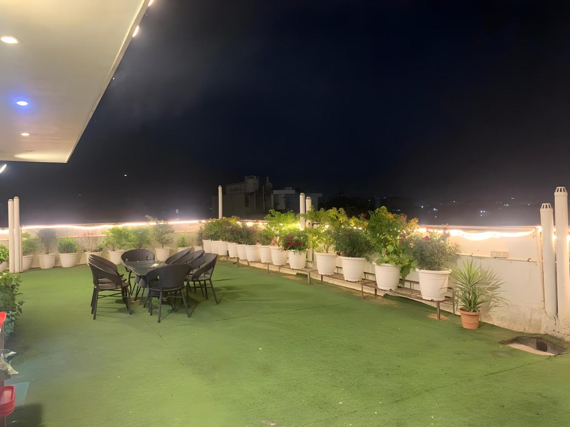 Hotel Aerostar Gold - Opposite Max Healthcare Delhi  Extérieur photo