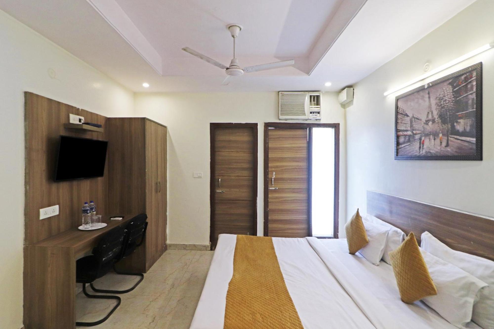 Hotel Aerostar Gold - Opposite Max Healthcare Delhi  Extérieur photo