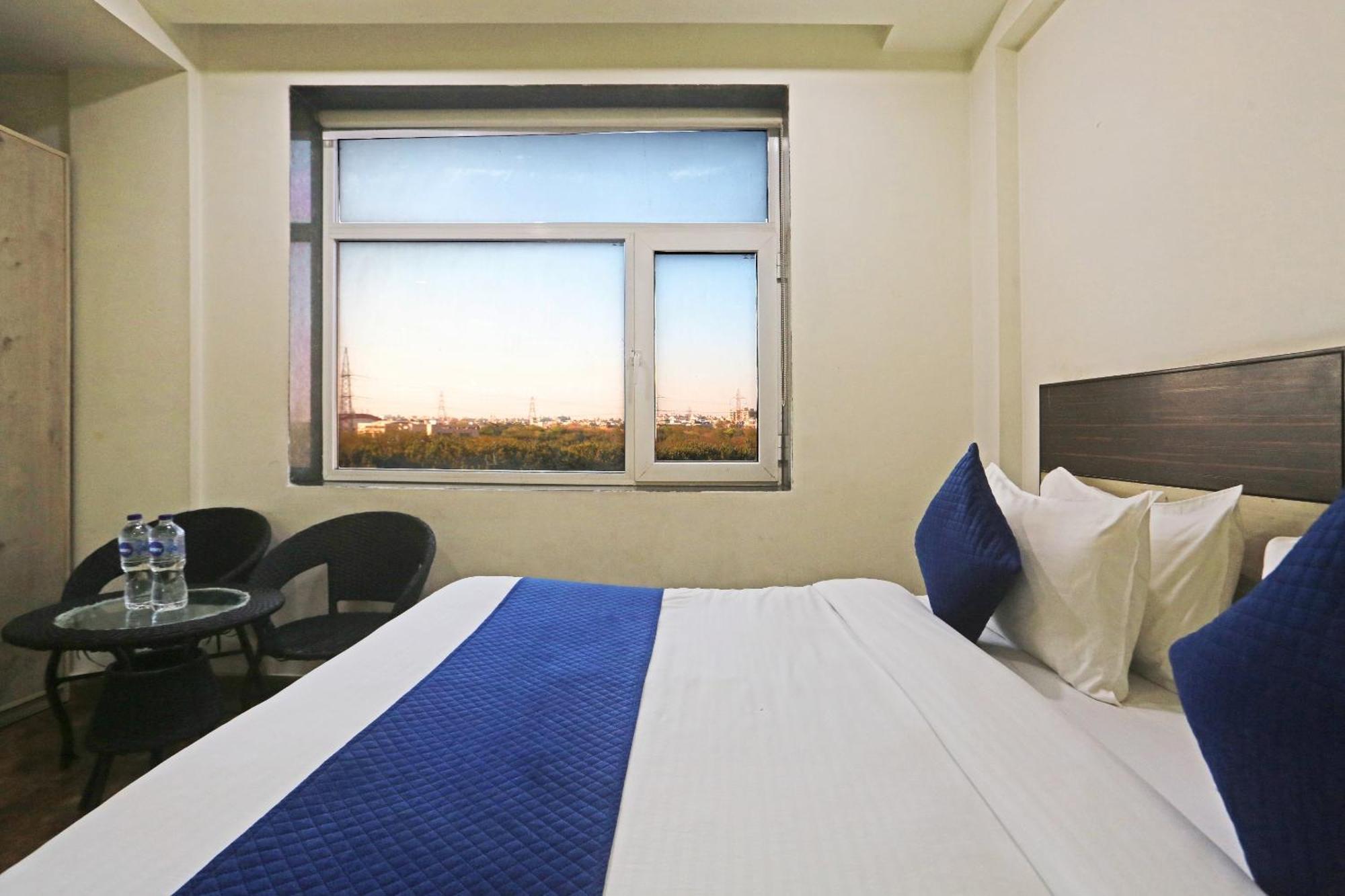 Hotel Aerostar Gold - Opposite Max Healthcare Delhi  Extérieur photo