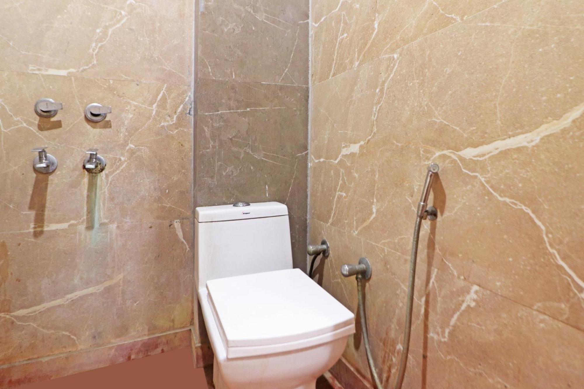 Hotel Aerostar Gold - Opposite Max Healthcare Delhi  Extérieur photo