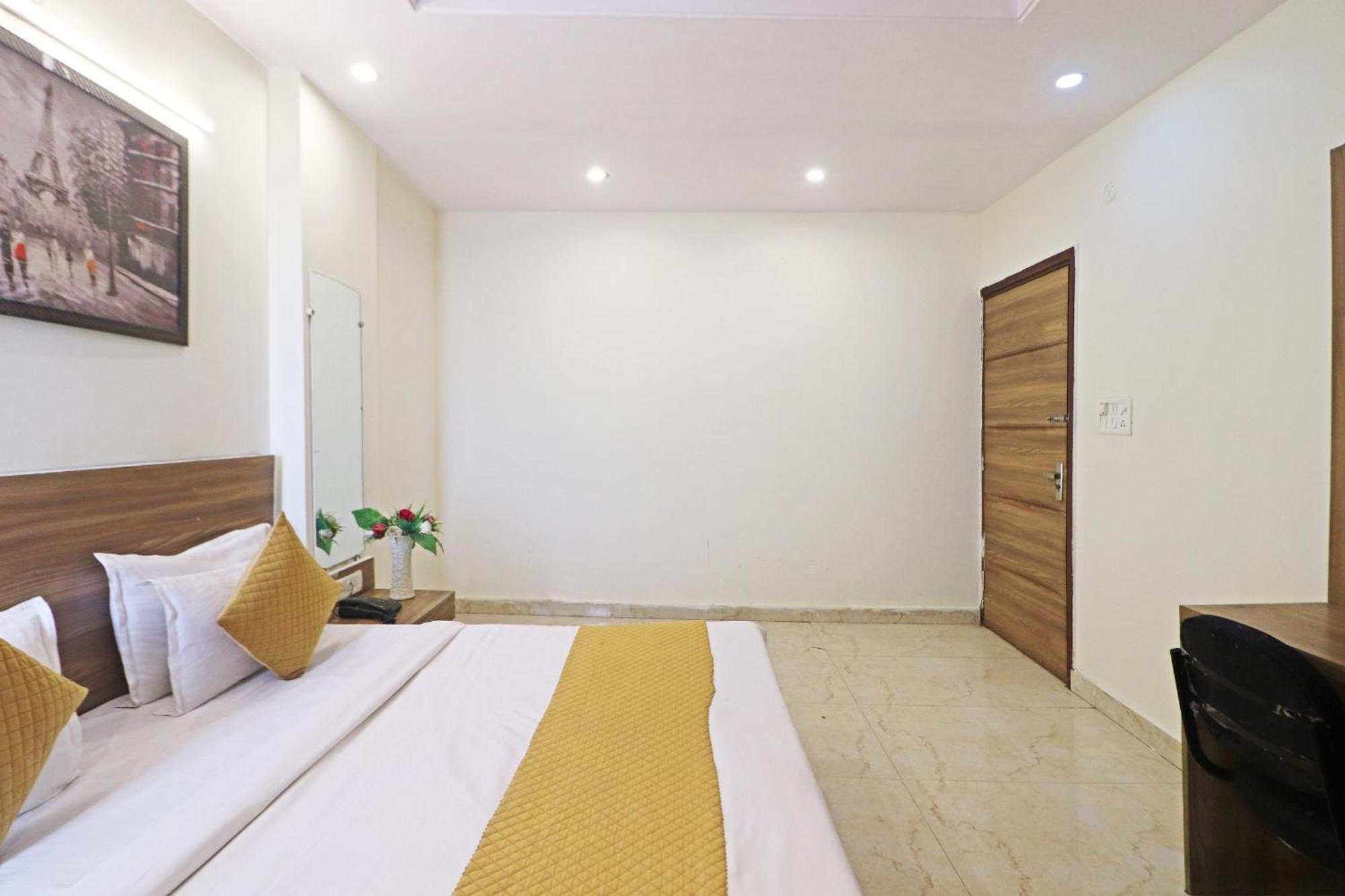 Hotel Aerostar Gold - Opposite Max Healthcare Delhi  Extérieur photo