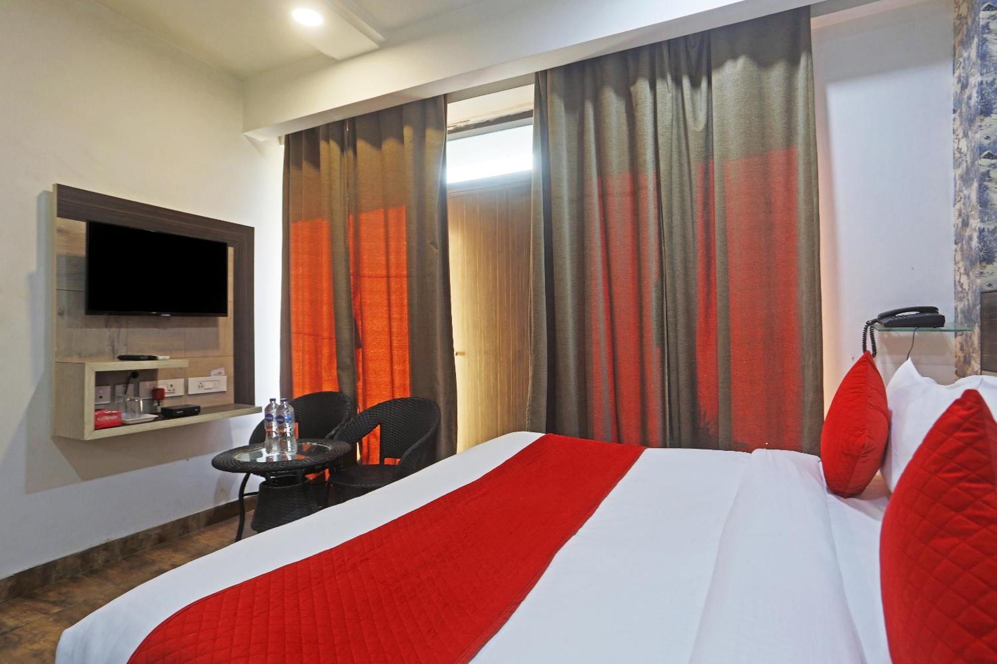 Hotel Aerostar Gold - Opposite Max Healthcare Delhi  Extérieur photo