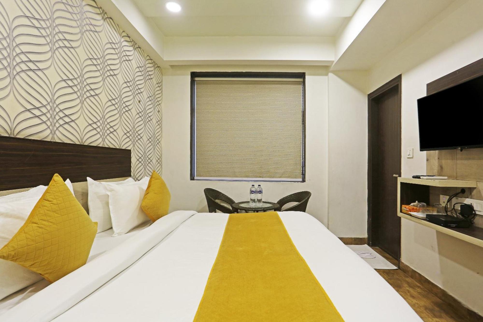 Hotel Aerostar Gold - Opposite Max Healthcare Delhi  Extérieur photo