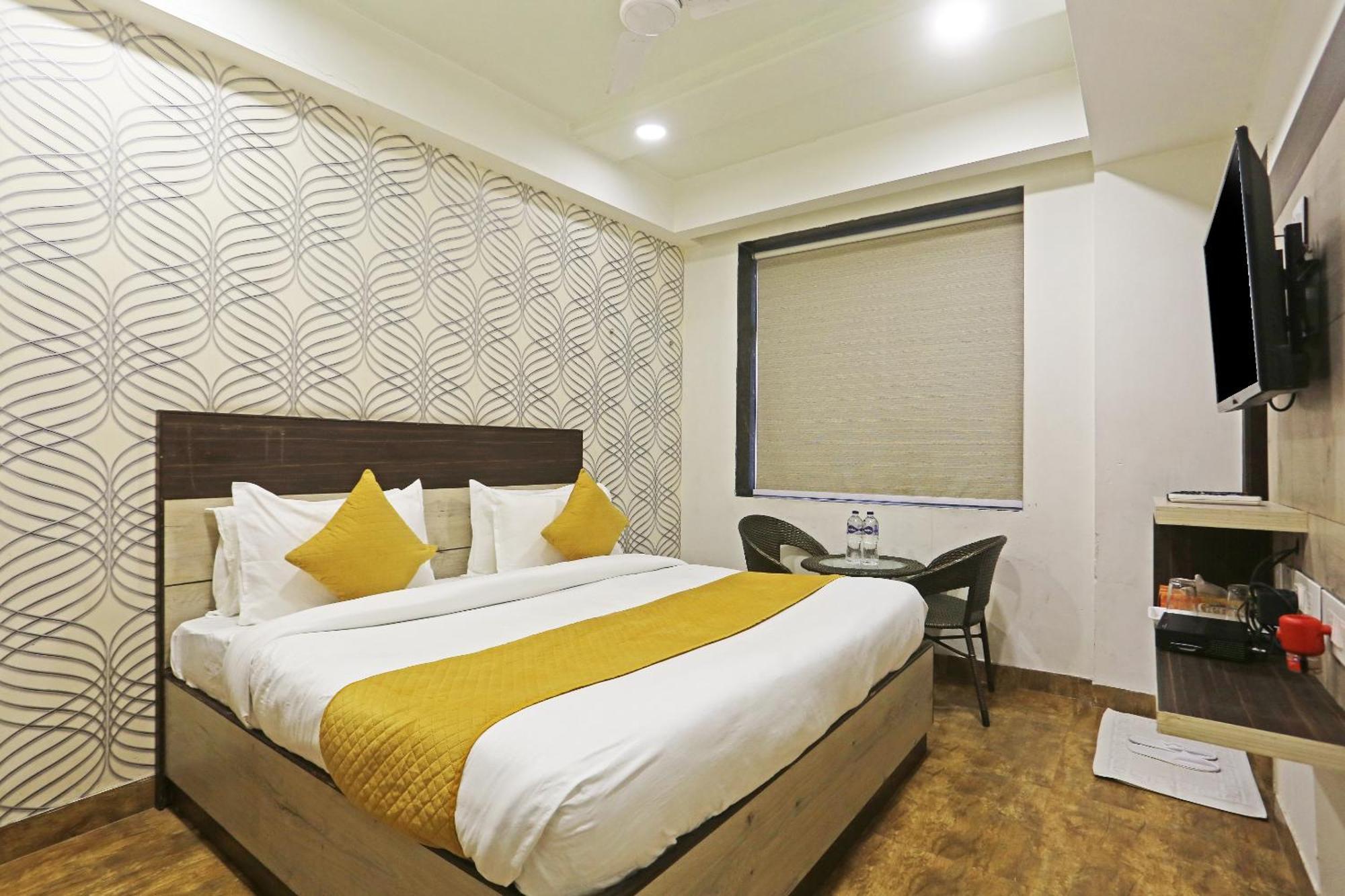 Hotel Aerostar Gold - Opposite Max Healthcare Delhi  Extérieur photo